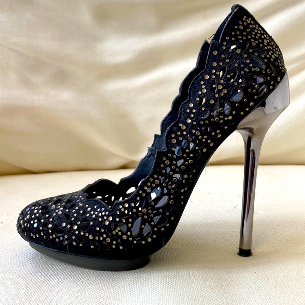 BCBG heels